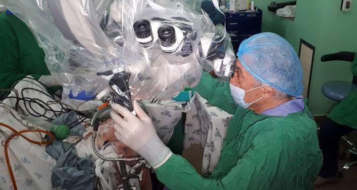 Российский детский нейрохирург провел сложную операцию пациенту с эпилепсией в Армении