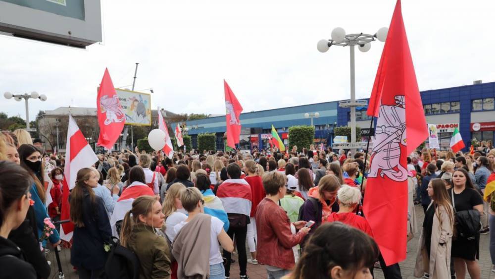 На крупном "Женском марше" в Минске задержали журналистов