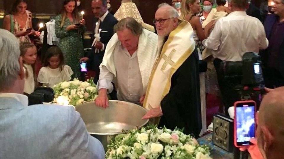 Актер Жерар Депардье принял православное крещение
