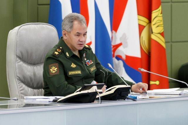 Шойгу заявил о росте числа разведывательных полетов НАТО у границ РФ