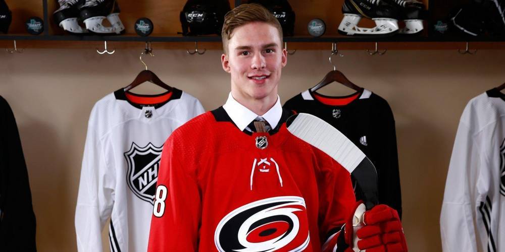 Игрок НХЛ, уехавший в США в 16 лет, дал совет российским хоккеистам
