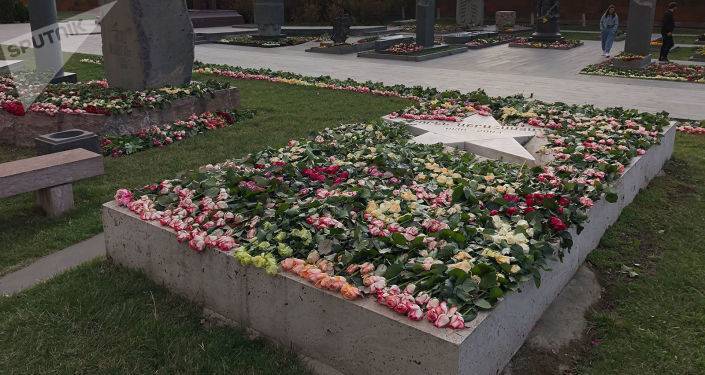 Скандал вокруг осквернения могил героев: АРФД обвинила полицию Армении в дезинформации