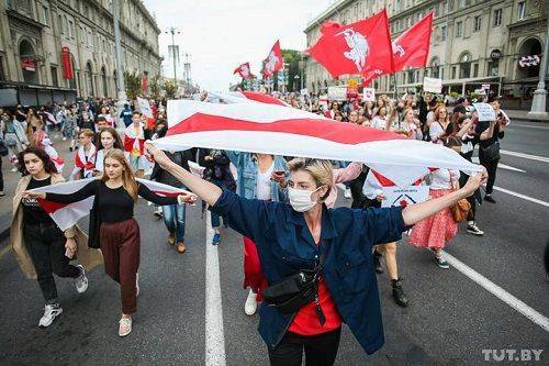 «Жыве Беларусь!»: Массовые акции протеста начались во всех областях Беларуси (ВИДЕО)