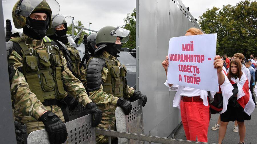 МВД Белоруссии сообщило о задержаниях сотни протестующих
