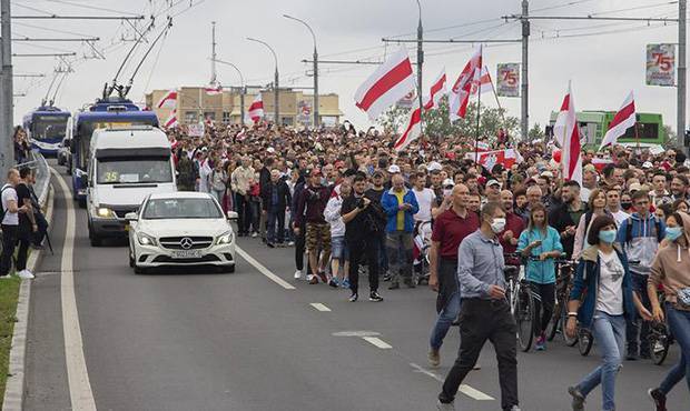 Воскресный протестный митинг в Минске собрал более 100 тысяч человек