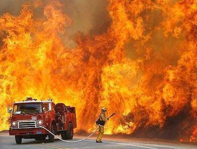 Губернатор Калифорнии объявил чрезвычайное положение из-за лесных пожаров