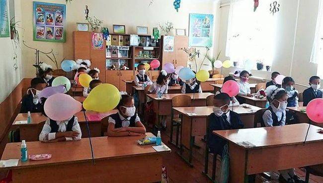 В Узбекистане после шестимесячного перерыва открылись школы