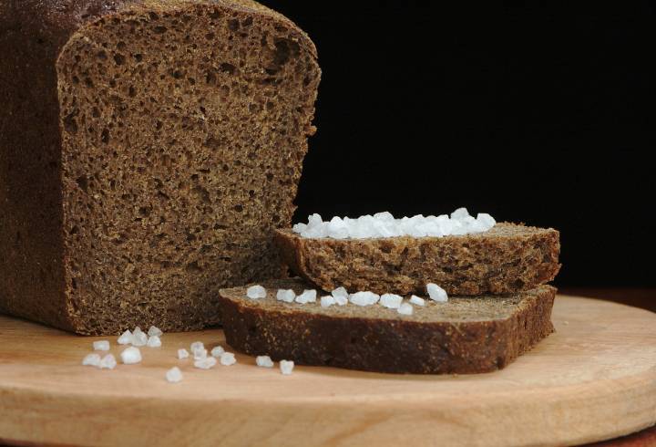 Роскачество провело новое исследование: безопасно ли есть бородинский хлеб?