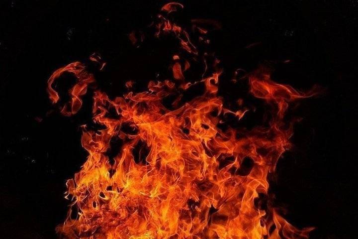 В Казани при обрушении веранды частного дома на пожаре погибла женщина