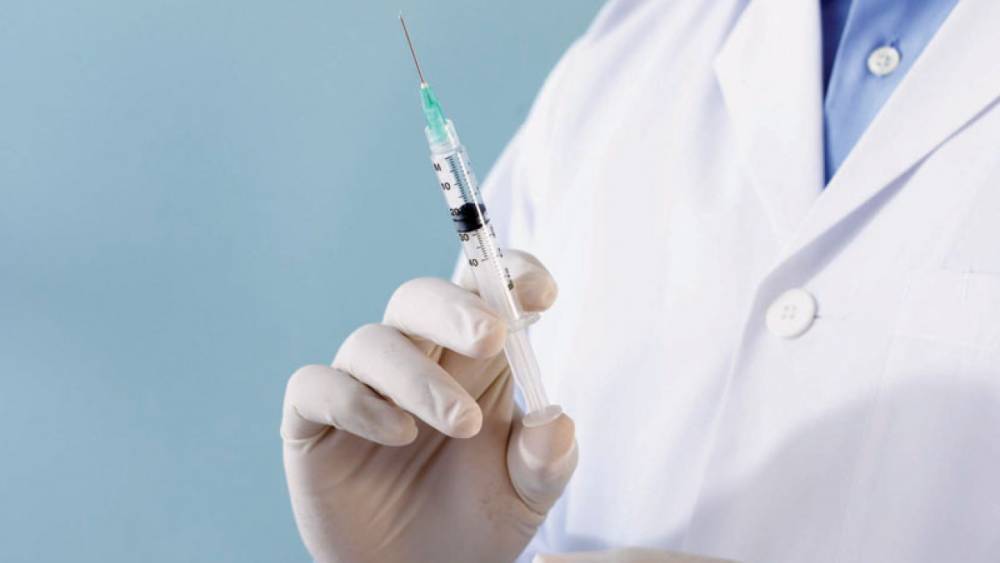 Поставки вакцины от коронавируса в регионы начнутся уже на следующей неделе