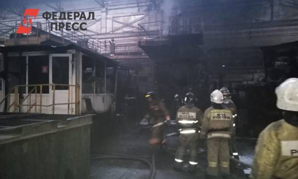 Ночью в Каменск-Уральском загорелся цех металлургического завода