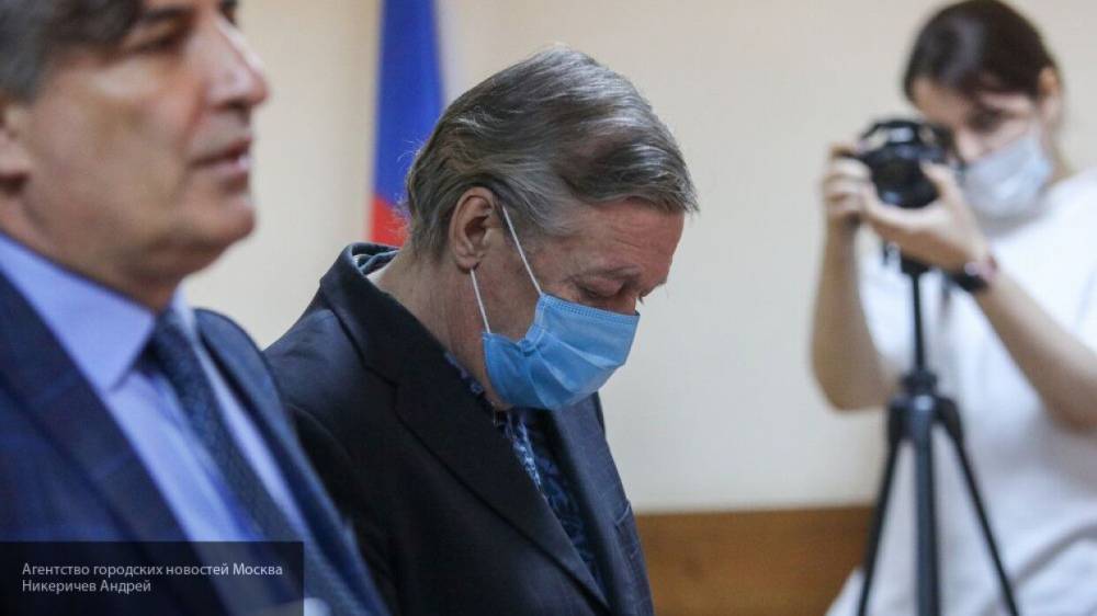 Суд признал, что Ефремов находился за рулем во время ДТП
