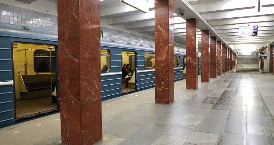 С 12 сентября поезда не будут останавливаться на станции метро "Каширская"