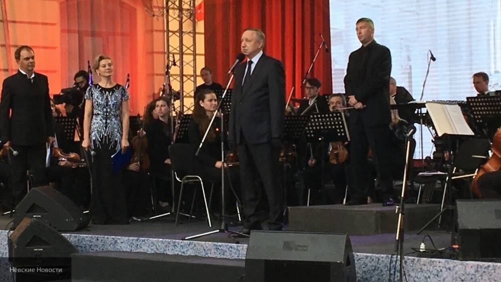 Беглов выступил во время "Ленинградского концерта" в Соляном переулке