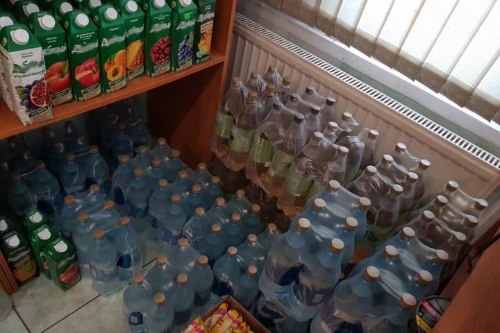 300 литров нелегального алкоголя изъяли полицейские в псковском магазине
