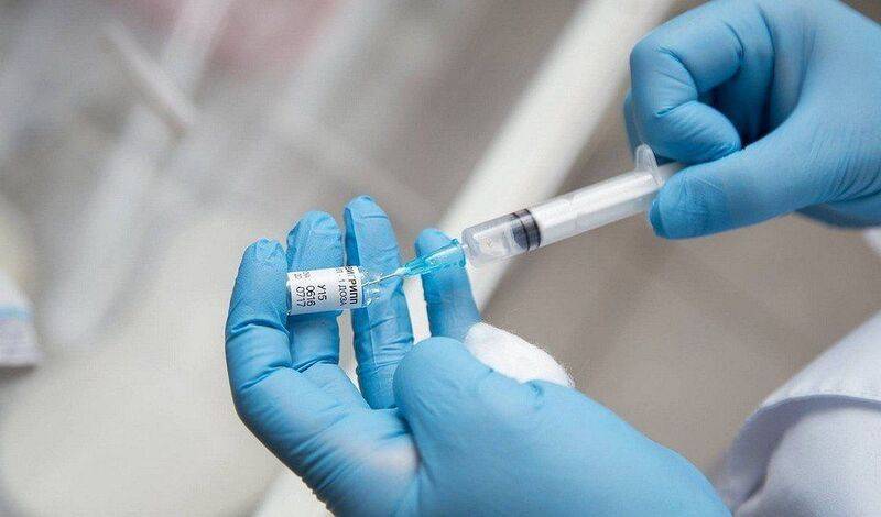 Эксперт предостерег россиян от покупки зарубежных вакцин на черном рынке
