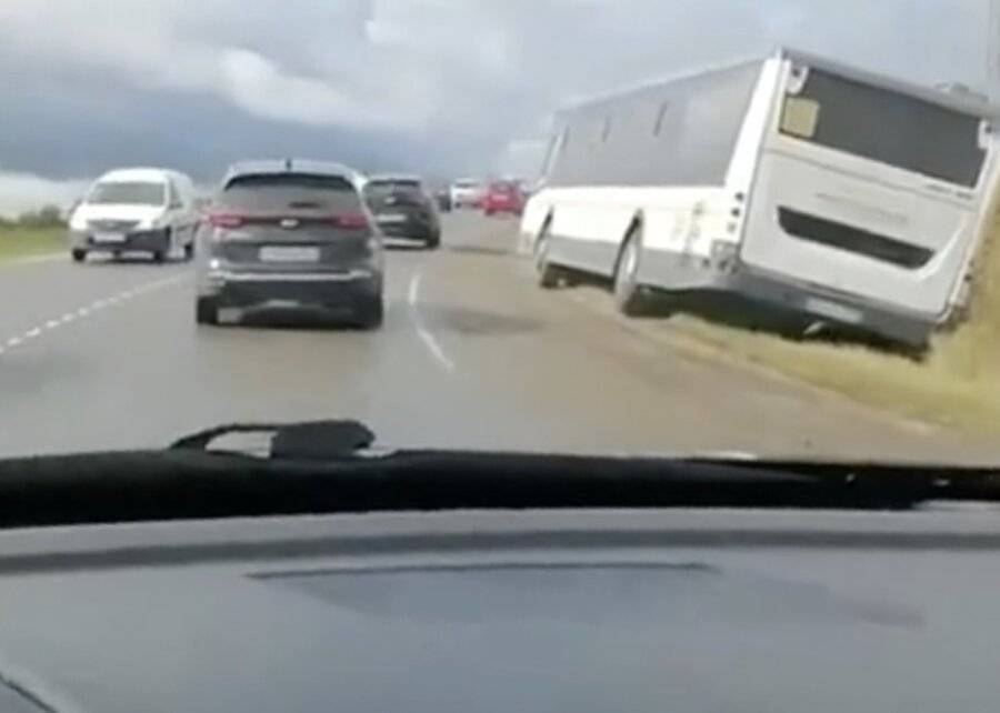 Пассажиры и водитель автобуса не пострадали в ДТП на Ильинском шоссе