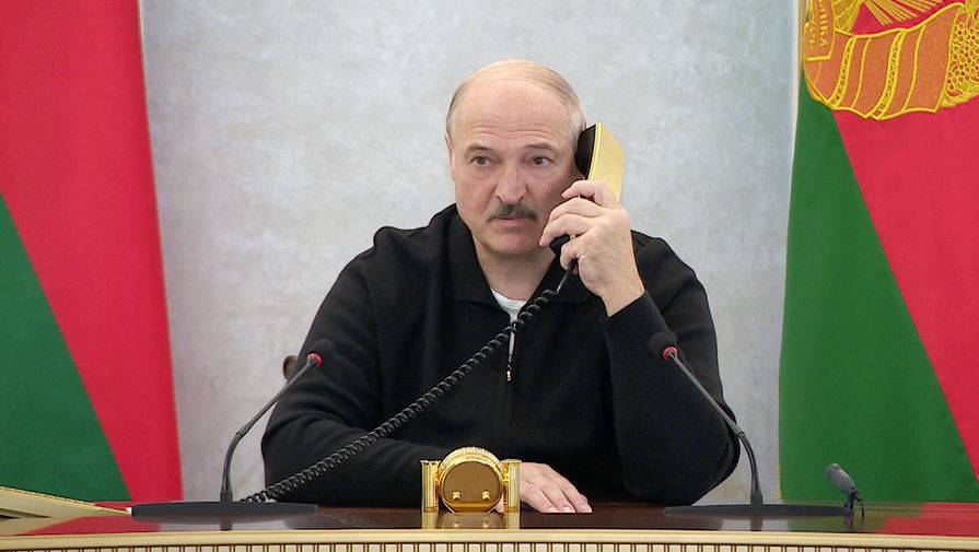 Лукашенко считает, что американцы следят за ним из космоса