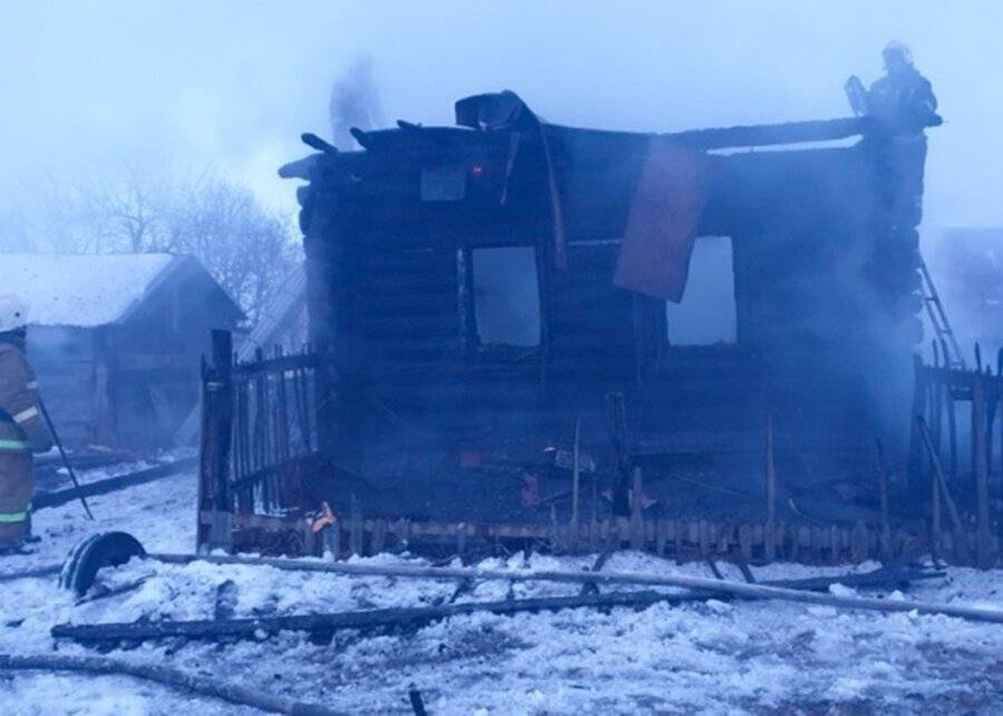 Шесть человек погибли из-за пожара в деревне в Чувашии