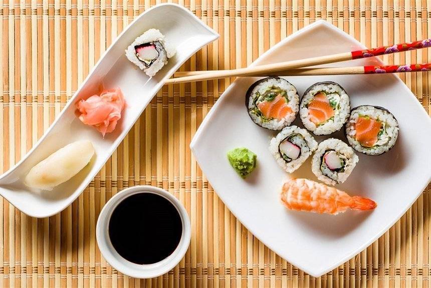 7 рецептов необычных новогодних роллов для любителей суши