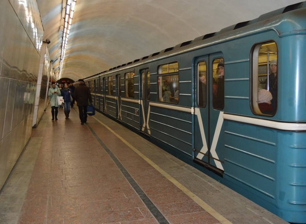Женщина погибла, упав на рельсы на станции метро "Котельники"