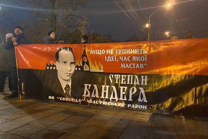 В Киеве начался марш в честь Бандеры: людей меньше, но появились белорусские флаги