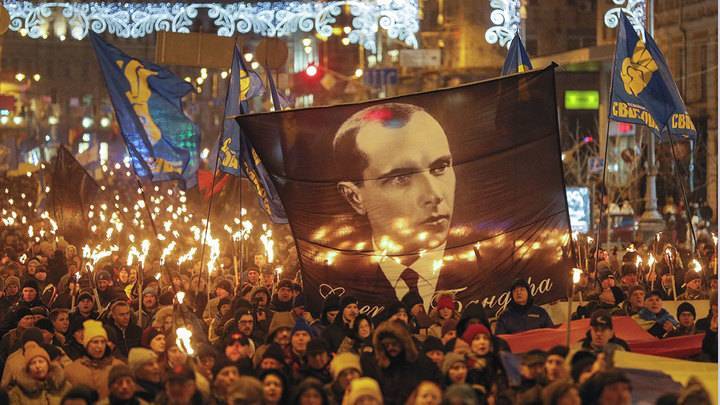 На Украине прошли факельные шествия в честь Бандеры