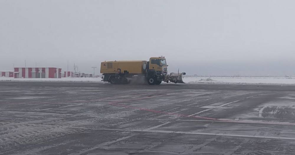 Аэропорт Краснодара приостановил прием рейсов из-за снегопада