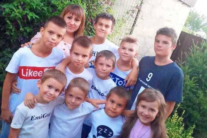 Семье с 11 приемными детьми на Ставрополье вручили благодарность