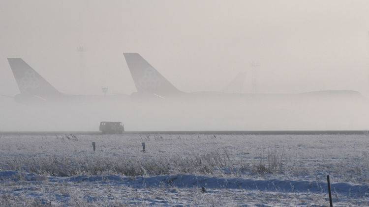 Аэропорт Краснодара временно закрыли из-за снегопада