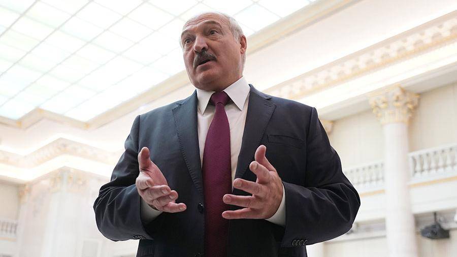 Лукашенко объяснил санкции США против Минска желанием подобраться к РФ