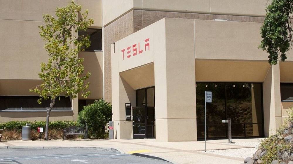 Рост акций Tesla напомнил инвестору Бьюрри об ипотечном «пузыре»