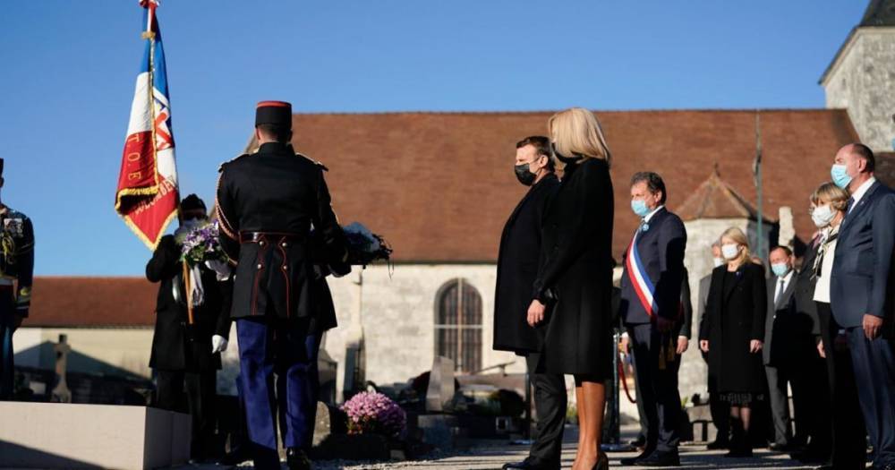 Во Франции раскритиковали Макрона за расточительность в период коронакризиса: что покупал лидер страны