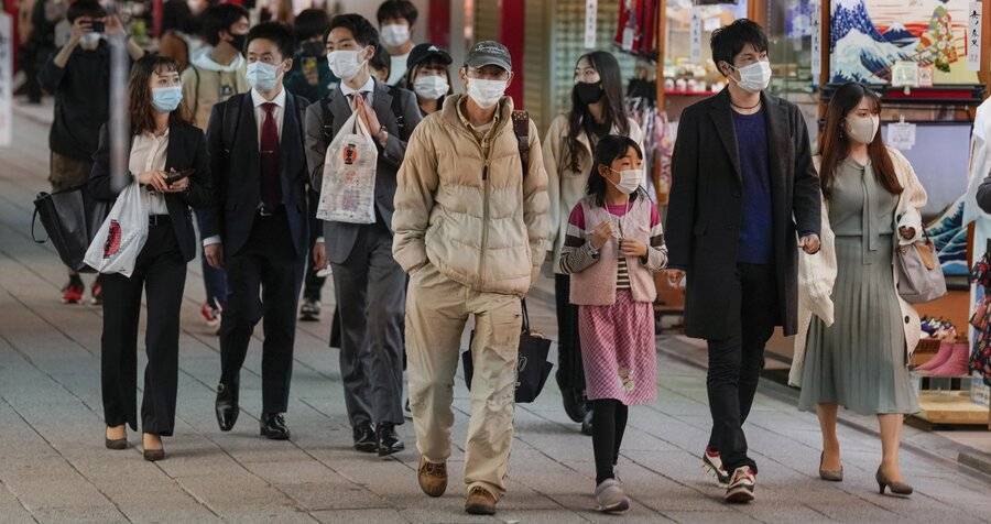 В Японии выявили четыре случая заражения новым штаммом коронавируса из Бразилии