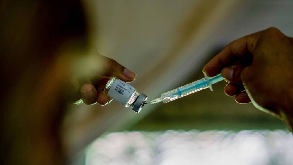 Попова: российские вакцины защищают от нового штамма коронавируса