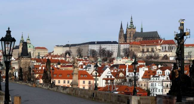 «Остановите коронавирусный террор»: жители Чехии массово вышли на протесты против локдауна