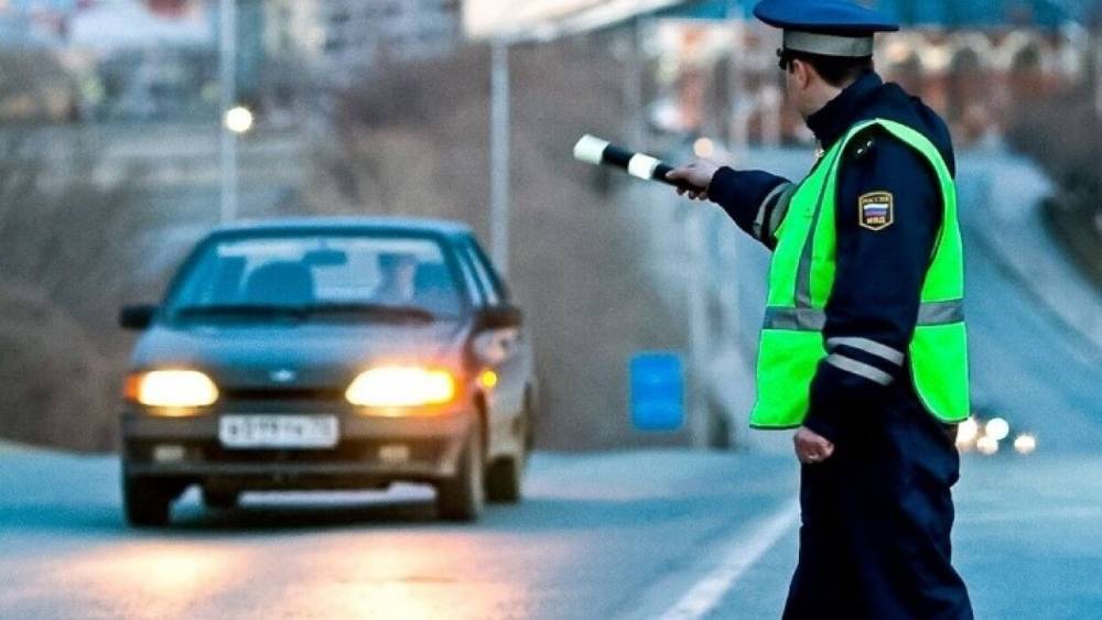 СМИ: водителей в РФ могут лишить прав за три грубых нарушения ПДД