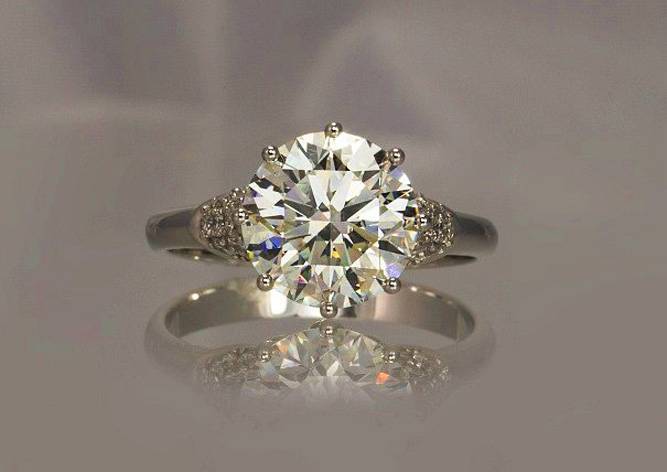 В Чехии кольцо с бриллиантом продали за 12 млн крон