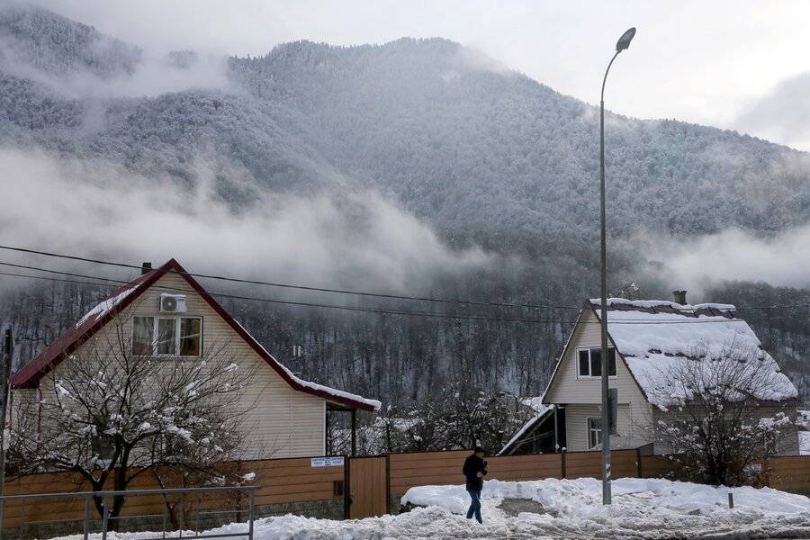 Штормовое предупреждение объявили в горах Сочи