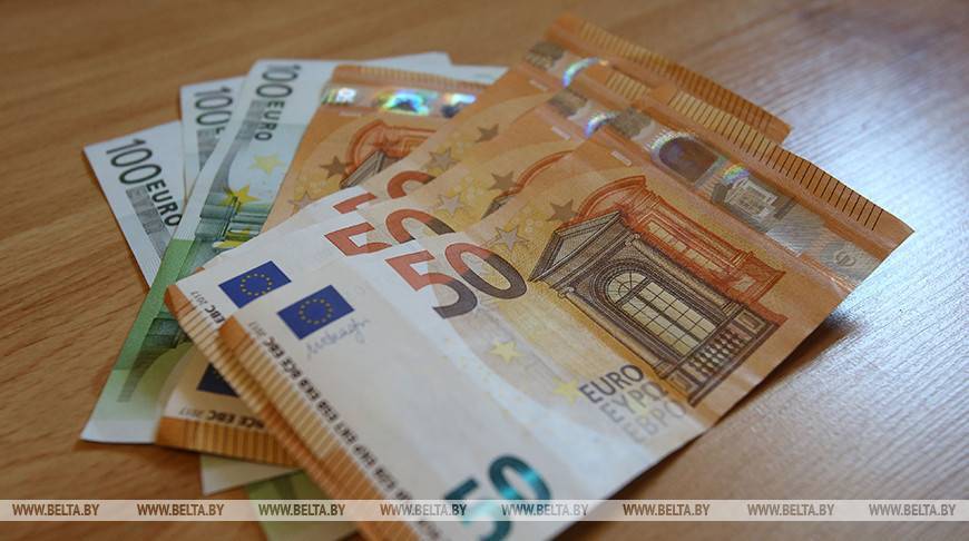 Белорусы в 2020 году купили валюты на $1,97 млрд больше, чем продали