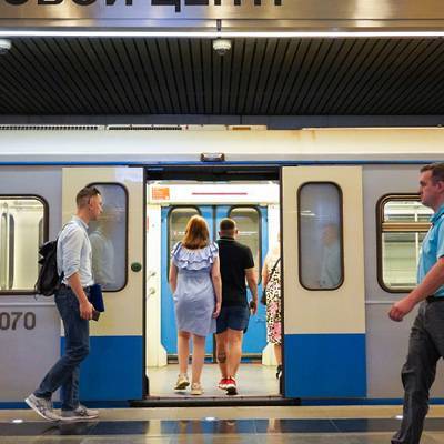 Ребенок упал на рельсы в московском метро на станции "Бабушкинская"