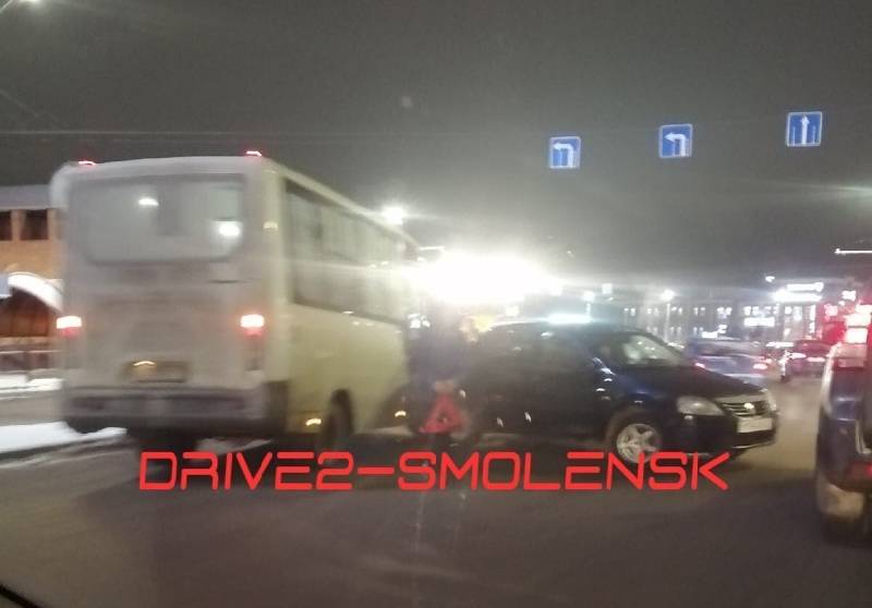 В центре Смоленска произошло ДТП с маршруткой