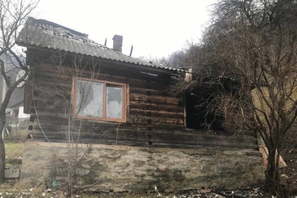 В Закарпатской области женщина разругалась с бывшим и сожгла его дом