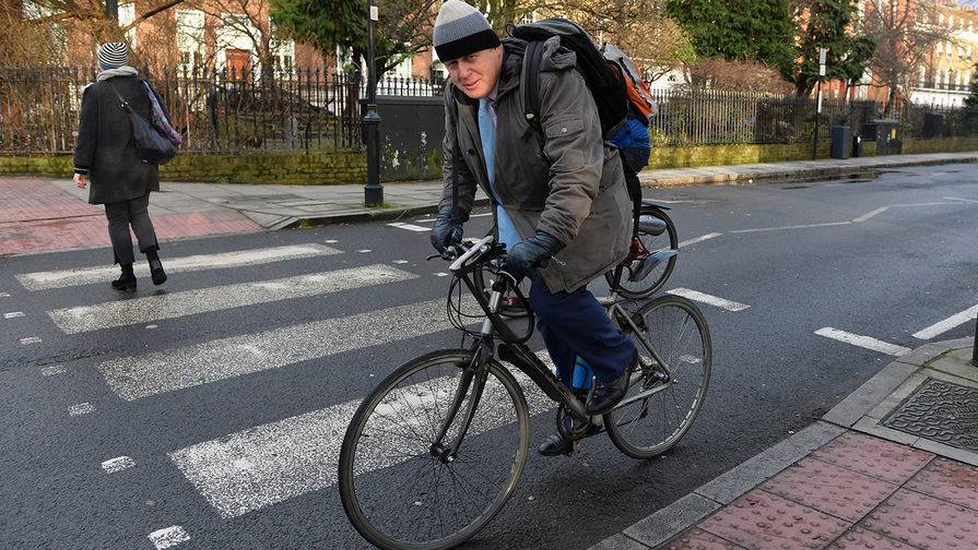 Премьера Британии заметили в 11 км от дома на велопрогулке, несмотря на локдаун
