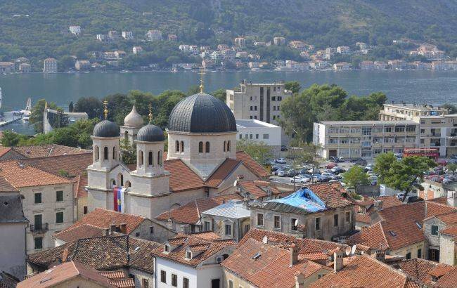 Власти Черногории изменили правила въезда в страну