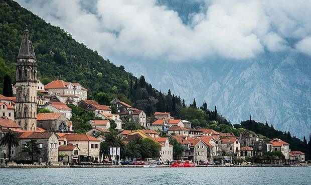 Власти Черногории разрешили туристам въезжать в страну без теста на COVID-19