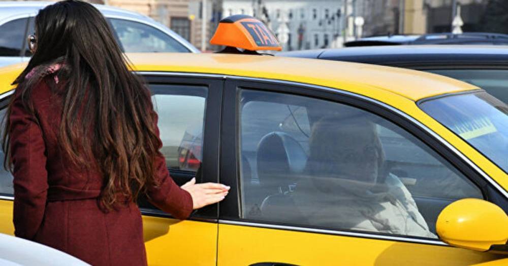 В Москве водитель такси ударила пассажира электрошокером