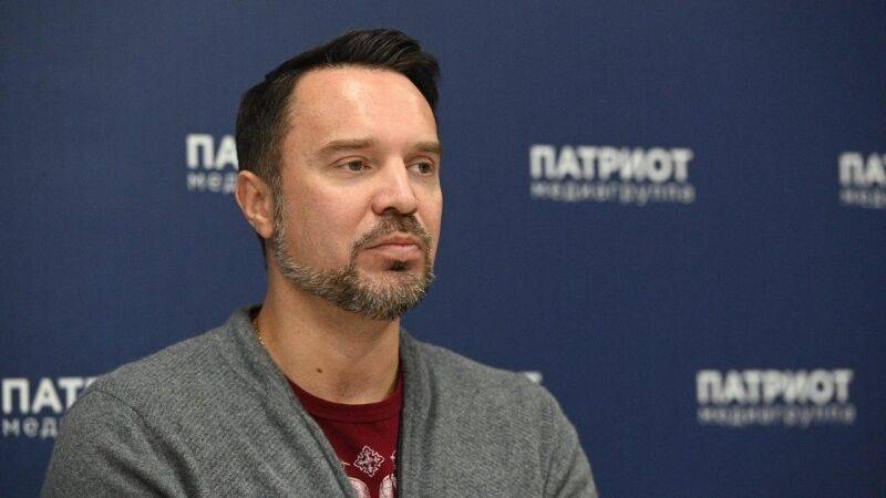 Политолог Руслан Осташко стал новым ведущим шоу «Время покажет» на Первом канале