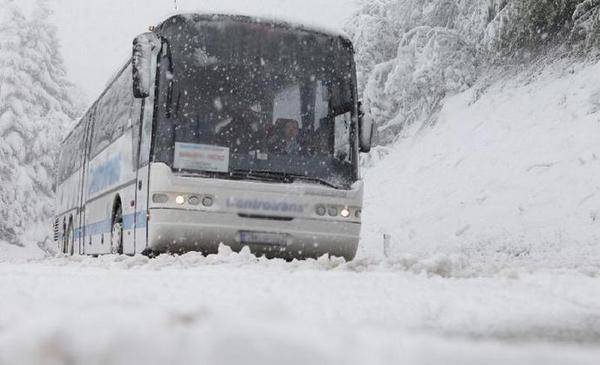На тюменской трассе спасли замерзающих в автобусе вахтовиков