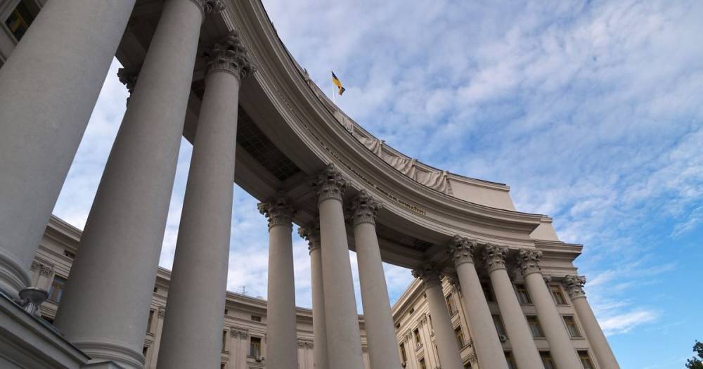 Российский суд приговорил трех крымских татар к колонии строгого режима: Украина требует отменить приговоры